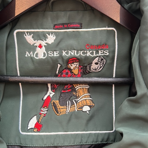 Moose knuckles Bomber winter jacket (Men’s) size L (fits snug) GREEN with fur - Picture 4 of 4
